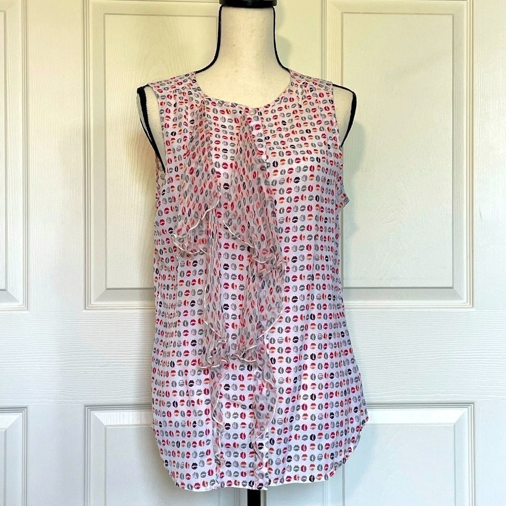 Gap Sleeveless Button Down Lips Top, Medium - image 1